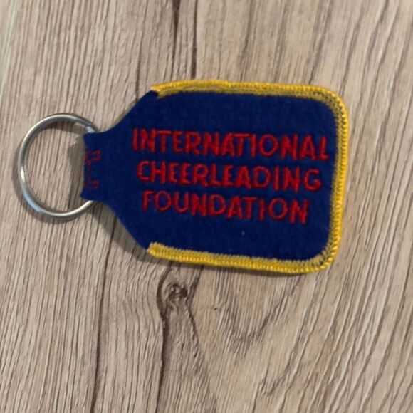 International Cheerleading Foundation Vintage felt embroidered keychain blue - Picture 3 of 4